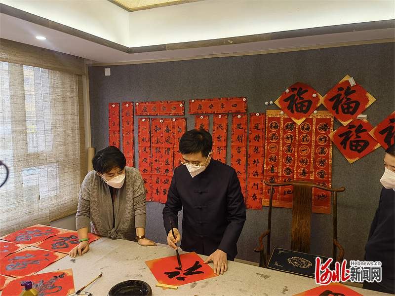 梆子聲里剪紙紅，福字潤(rùn)染石家莊的溫情歲歲年年